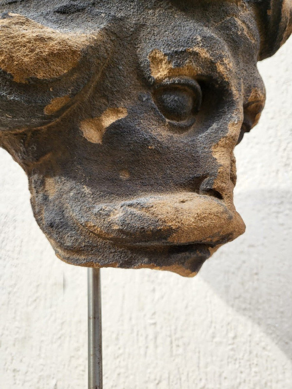 Scultura con testa in pietra, Regno Unito, XVII secolo