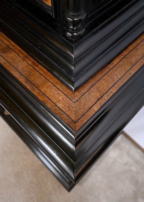 Petit Buffet Deux-Corps en Bois Noirci et Loupe de Thuya, estampillé Gordóvil, goût Renaissance, Esp