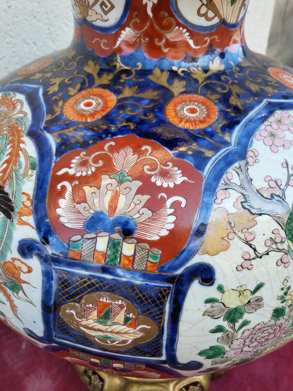 Grande vaso Imari con bronzo, fine del XIX secolo