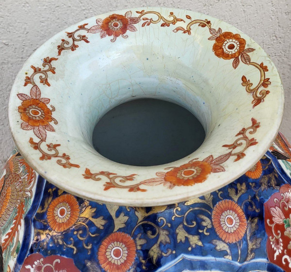 Grande vaso Imari con bronzo, fine del XIX secolo