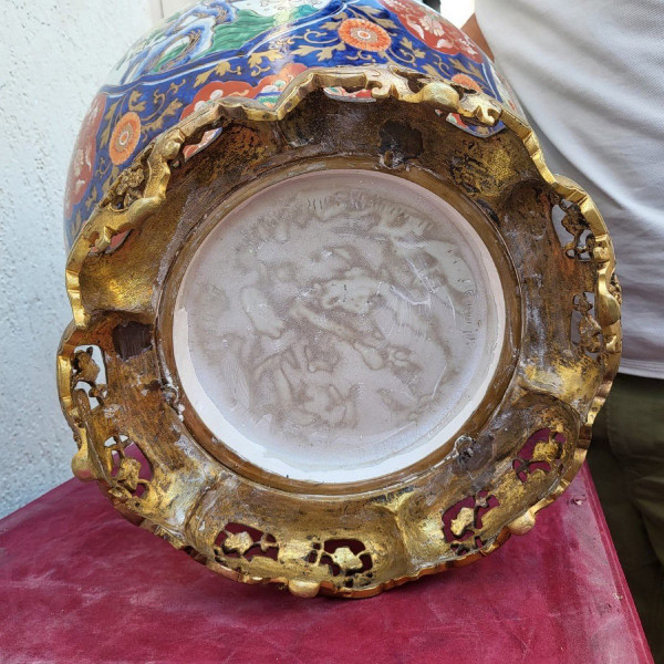 Grande vaso Imari con bronzo, fine del XIX secolo