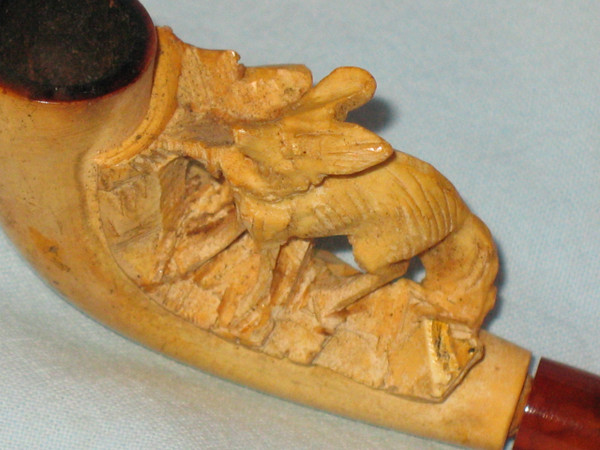 Pfeife aus Meerschaum und Bernstein in ihrem originalen Etui, die einen Fuchs darstellt, 19.