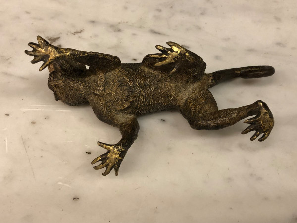 Vienna Bronzo - Scimmia - Porta aghi o raschietto per piume di scimpanzé XIX secolo
