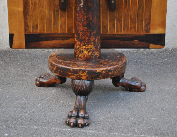 Tavolo "Campanino" in legno esotico intarsiato, firmato, XIX secolo