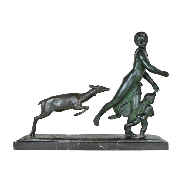 G Gori, Grande donna che corre in bronzo con cerva, XX secolo