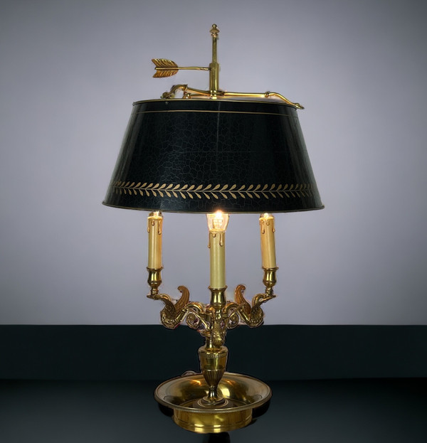 LAMPE BOUILLOTTE ANCIENNE EN BRONZE DORÉ A DECOR DE CYGNES / ABAT JOUR EN TÔLE