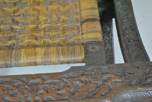 Sedia pieghevole in legno esotico intagliato e canna, Asia, Fine XIX/Inizio XX secolo