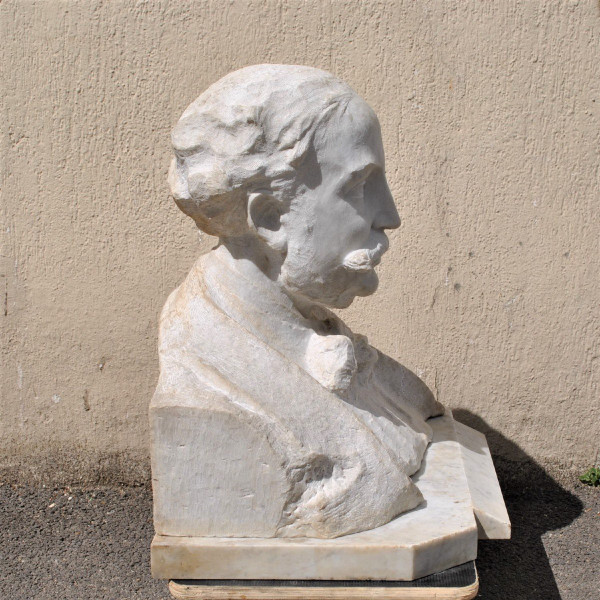 *Offre spéciale *Busto in marmo di gentiluomo con baffi, XIX secolo