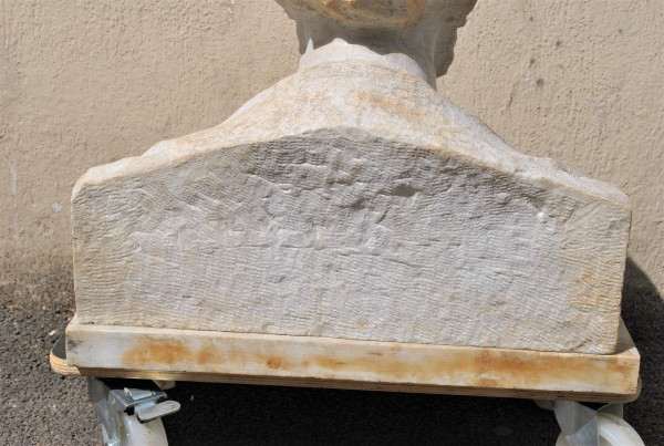*Offre spéciale *Busto in marmo di gentiluomo con baffi, XIX secolo