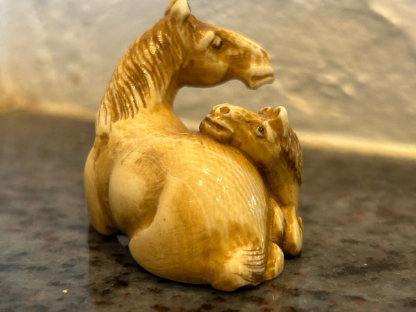 Netsuke - Cavalli Okimono in avorio Inizio XIX secolo