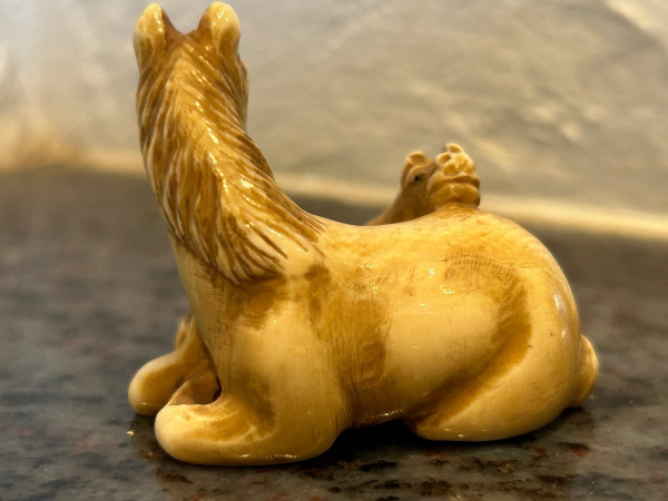 Netsuke - Cavalli Okimono in avorio Inizio XIX secolo