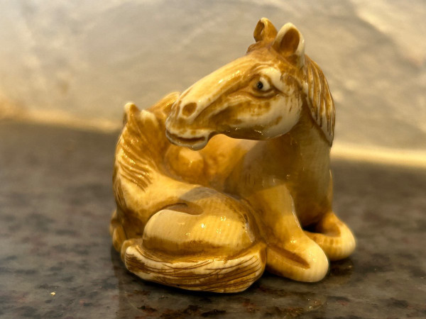 Netsuke - Cavalli Okimono in avorio Inizio XIX secolo