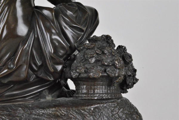Orologio in bronzo, donna con fiori, Schenewerk, XIX secolo