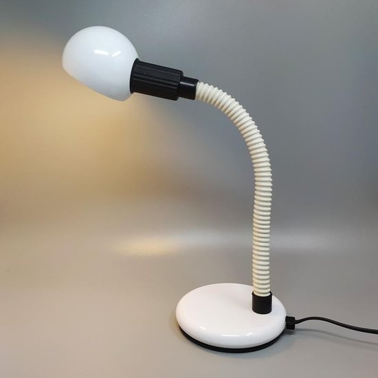 Superbe lampe de table blanche de l'ère spatiale des années 1970