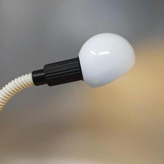Superbe lampe de table blanche de l'ère spatiale des années 1970