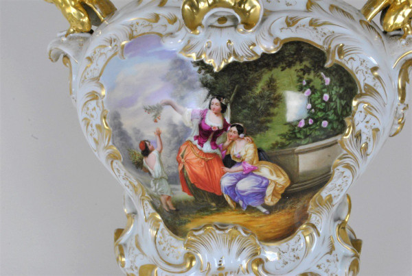 Grande vaso da sposa in porcellana, metà del XIX secolo