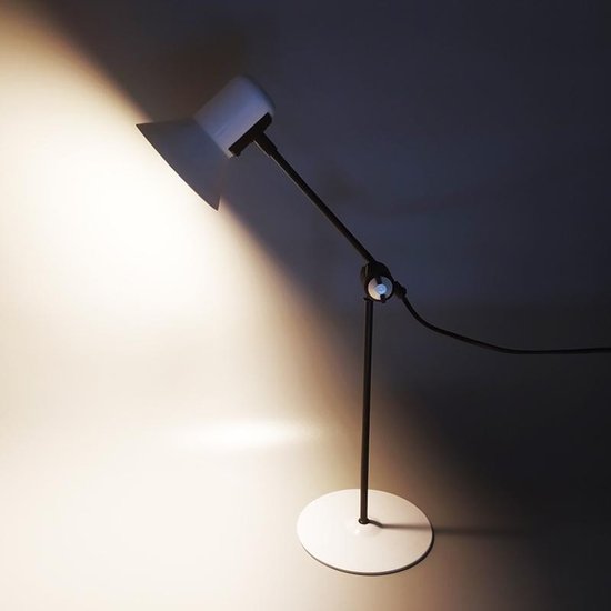 Superb Space Age white table lamp from the 1970s by Veneta Lumi