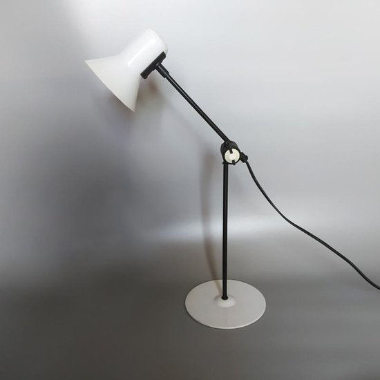 Superb Space Age white table lamp from the 1970s by Veneta Lumi