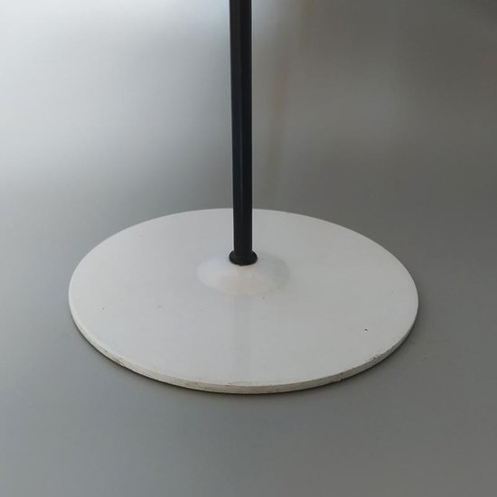 Superb Space Age white table lamp from the 1970s by Veneta Lumi