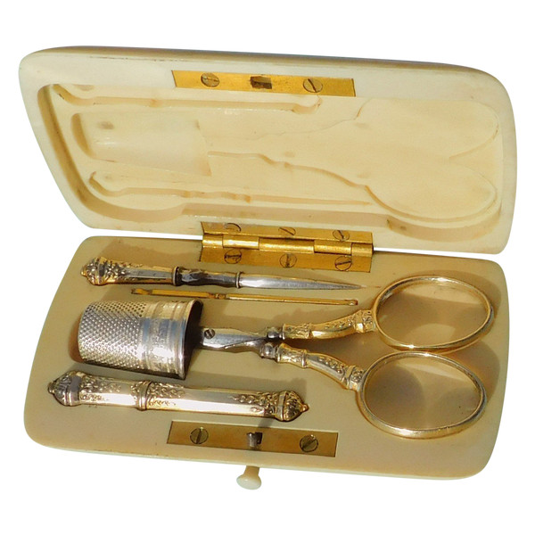 Piccola scatola per kit da cucito Napoleone III Vermeil