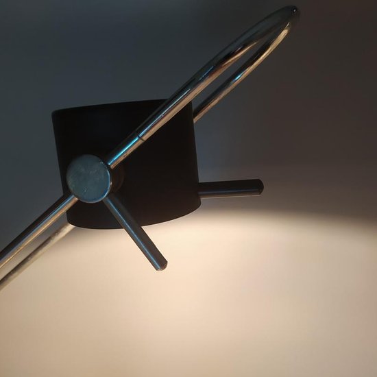 Stupenda lampada da tavolo nera da architetto degli anni '70 di Arteluce