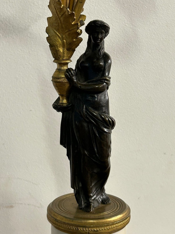 Paar patinierte vergoldete Bronze- und Empire-Marmor-Kandelaber