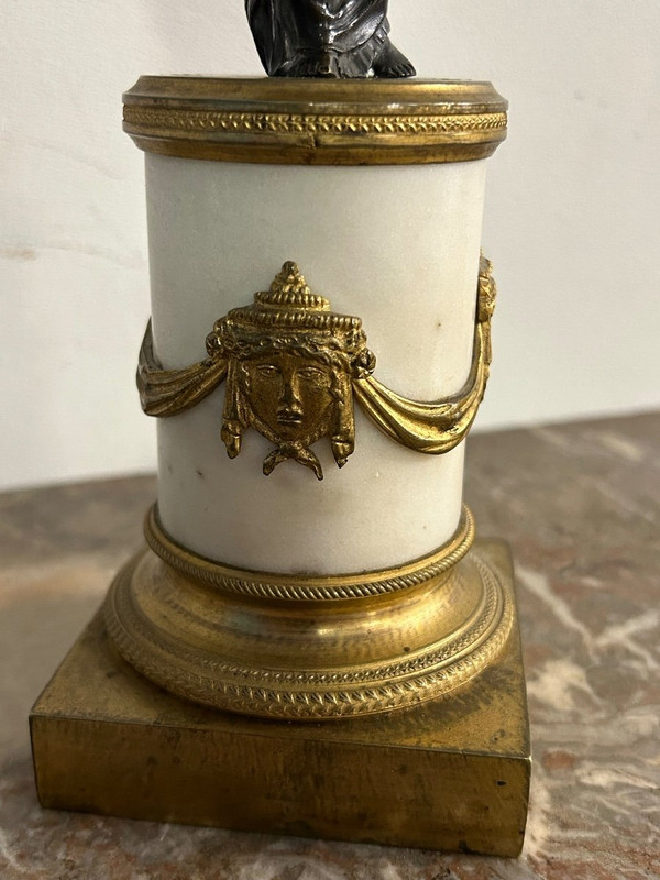 Paar patinierte vergoldete Bronze- und Empire-Marmor-Kandelaber