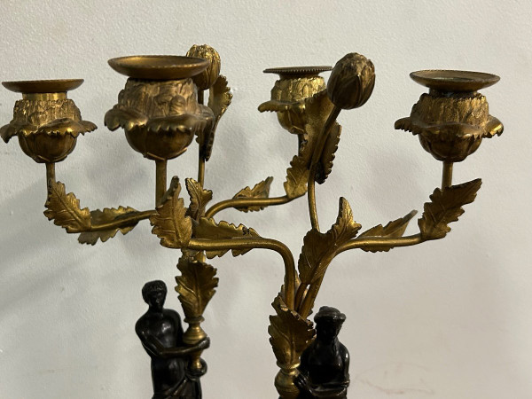 Paar patinierte vergoldete Bronze- und Empire-Marmor-Kandelaber