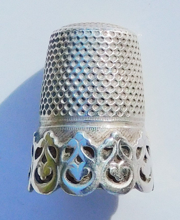 Kit da cucito Forbici in argento sterling, ditale, custodia per aghi, fine del XIX secolo, inizio del XX secolo