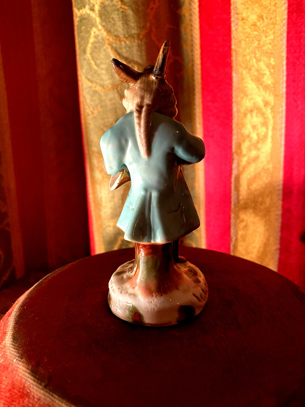 Beautiful horn player rabbit in polychrome porcelain from the 18th century, Germany