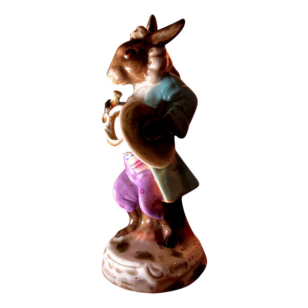 Beautiful horn player rabbit in polychrome porcelain from the 18th century, Germany