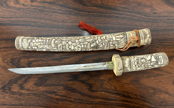 Wakizashi - Sabre Japonais De Théâtre En Os Sculpté Fin XIXéme Siècle - Katana