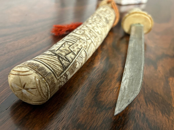 Wakizashi - Sabre Japonais De Théâtre En Os Sculpté Fin XIXéme Siècle - Katana