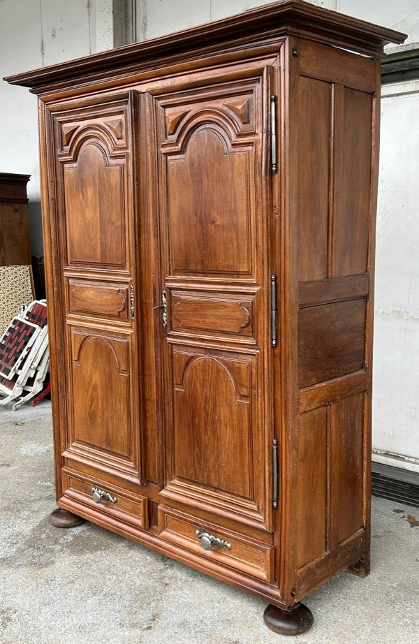 Louis XIV Kleiderschrank aus Walnussholz aus dem 18. Jahrhundert