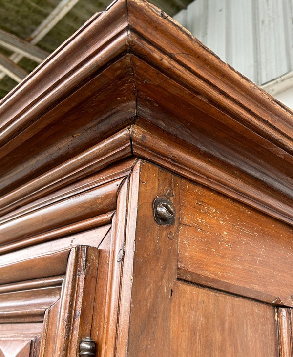 Louis XIV Kleiderschrank aus Walnussholz aus dem 18. Jahrhundert