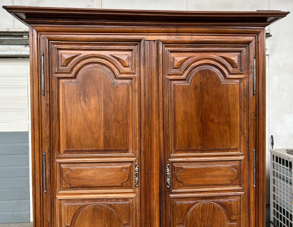 Louis XIV Kleiderschrank aus Walnussholz aus dem 18. Jahrhundert