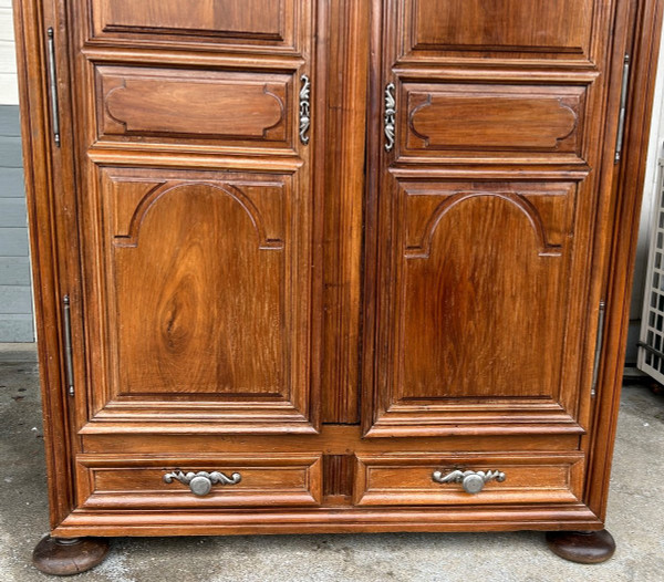 Louis XIV Kleiderschrank aus Walnussholz aus dem 18. Jahrhundert