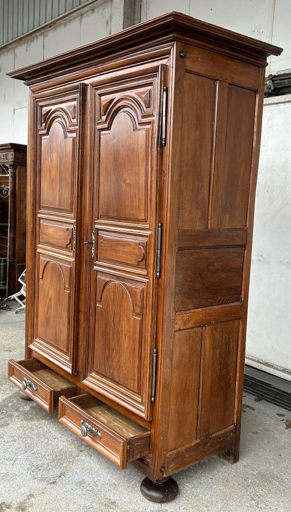 Louis XIV Kleiderschrank aus Walnussholz aus dem 18. Jahrhundert