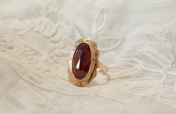 Anello marquise in oro giallo e granato misura dito 54