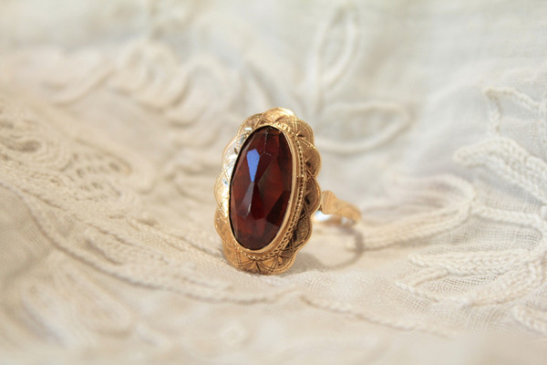 Anello marquise in oro giallo e granato misura dito 54