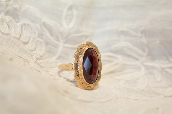 Anello marquise in oro giallo e granato misura dito 54
