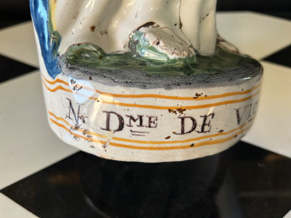 Grande Vierge D’accouchée En Faïence De Nevers «  Notre Dame Victoire Pour Nous » époque XVIIIé