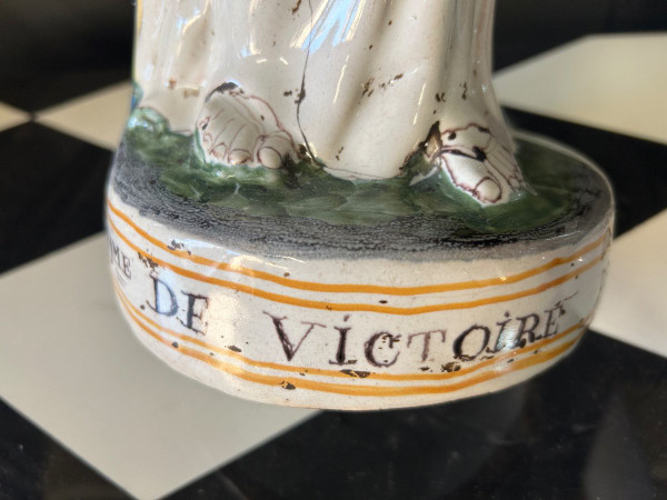 Grande Vierge D’accouchée En Faïence De Nevers «  Notre Dame Victoire Pour Nous » époque XVIIIé