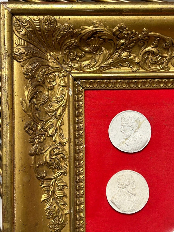 Grand Cadre Aux Médaillons Des Rois De France - Plâtre - empire - restauration