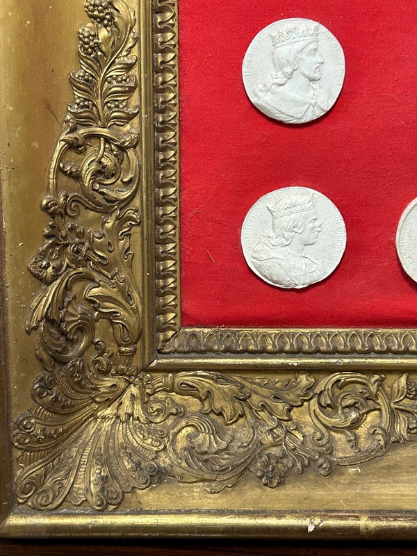 Grand Cadre Aux Médaillons Des Rois De France - Plâtre - empire - restauration