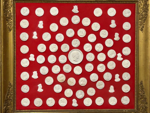 Grand Cadre Aux Médaillons Des Rois De France - Plâtre - empire - restauration