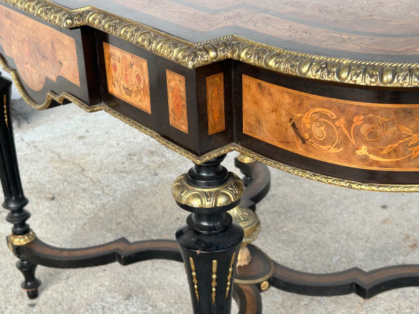 Bel Table De Milieu di epoca napoleonica III - Intarsio - Fine XIX secolo