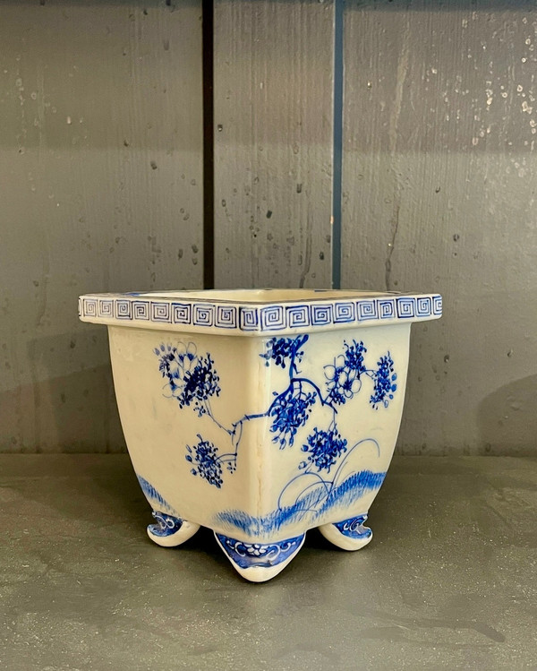 Small Chinese Porcelain Planter, 20th Century