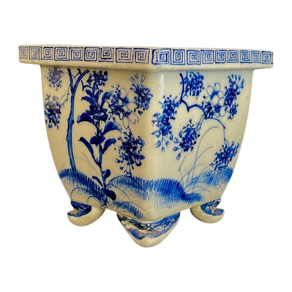 Petite jardinière en porcelaine de Chine, XXe siècle 