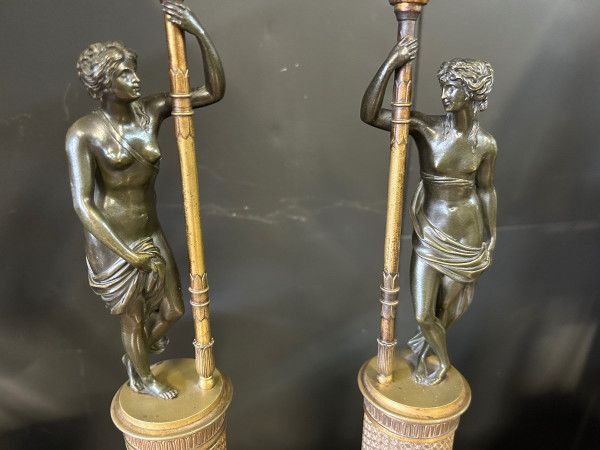 Ein Paar Kerzenhalter aus Bronze für Frauen im Empire-Stil - Anfang 19.